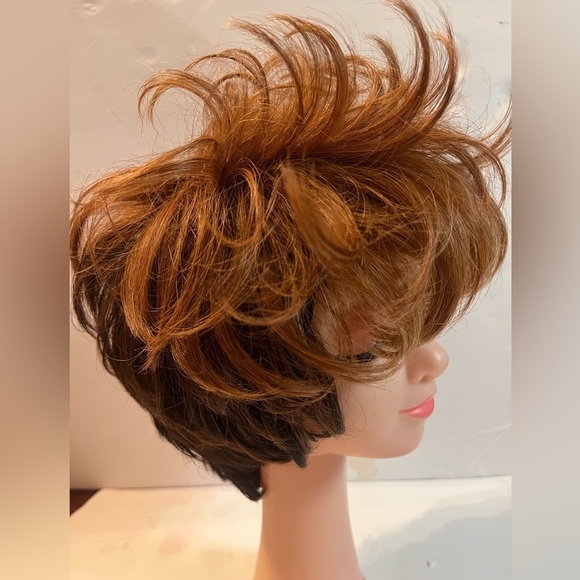 Wig “It’s a Wig”Short Pixie Fly Cut Blonde & Black Women - Picture 3 of 10